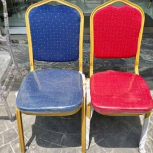 Classic Crown-Back Banquet Chair with Gold Frame