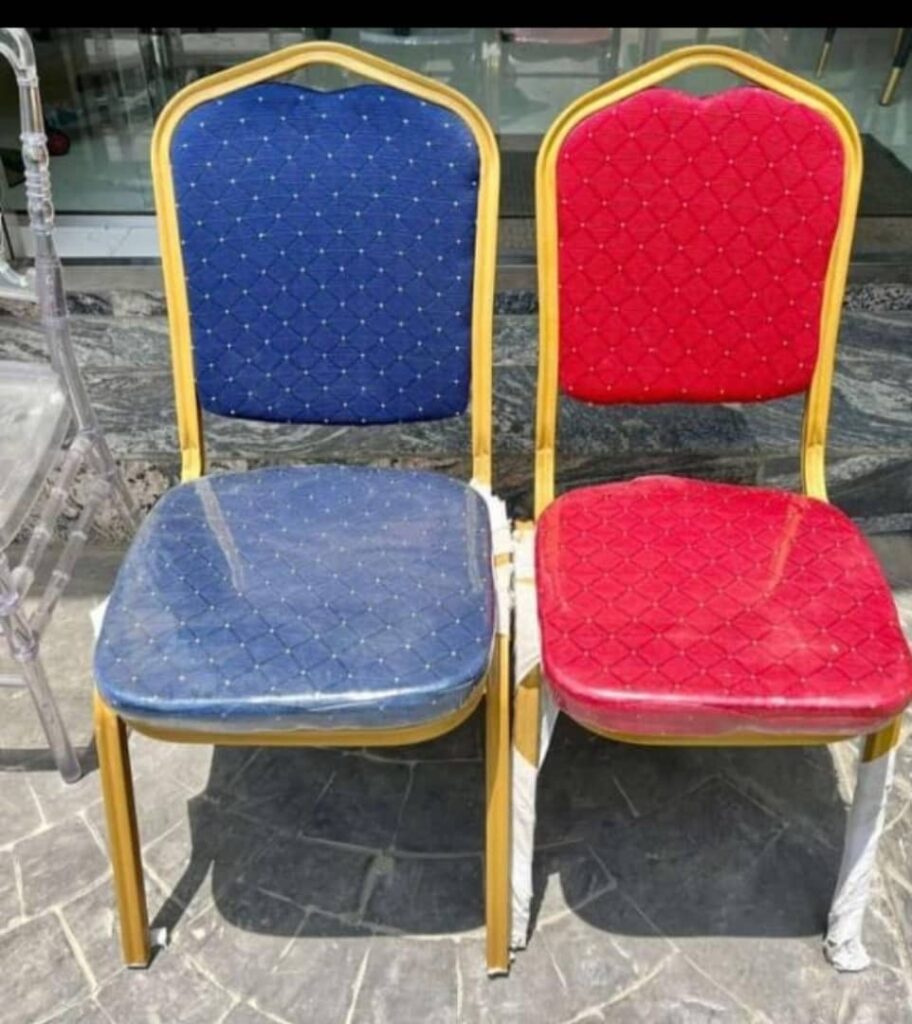 Classic Crown-Back Banquet Chair with Gold Frame